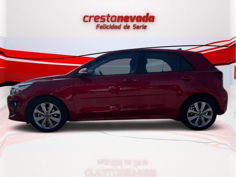 Usado Kia Rio 101 CV (74 kW) 2023 Rojo Berlina