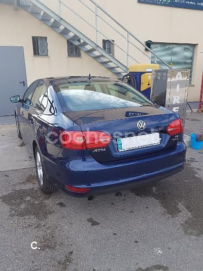 Usado VW Jetta Advance 105 CV (77 kW) 2012 Azul Berlina