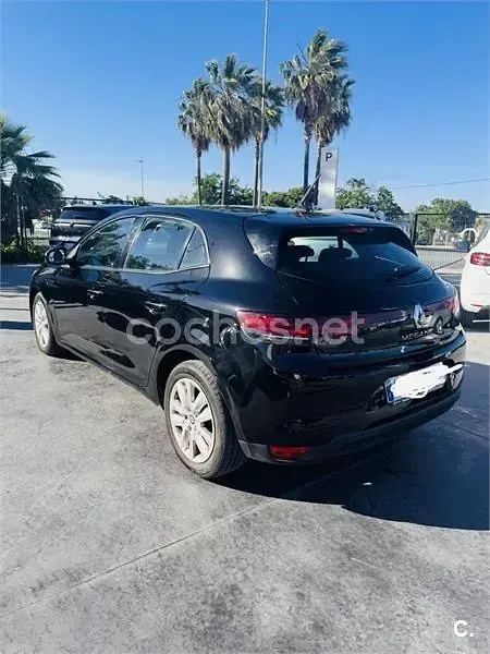 Usado Renault Mégane II Zen 115 CV (84 kW) 2022 Negro Berlina