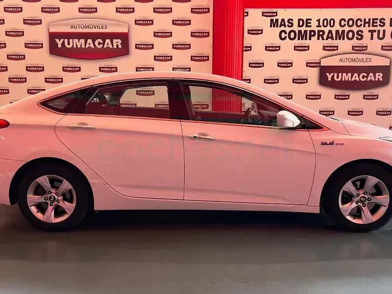 Usado Hyundai i40 136 CV (100 kW) 2013 Blanco Berlina