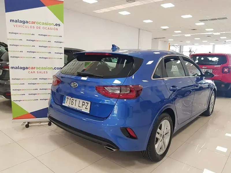 Usado Kia Ceed 120 CV (88 kW) 2021 Azul Utilitario