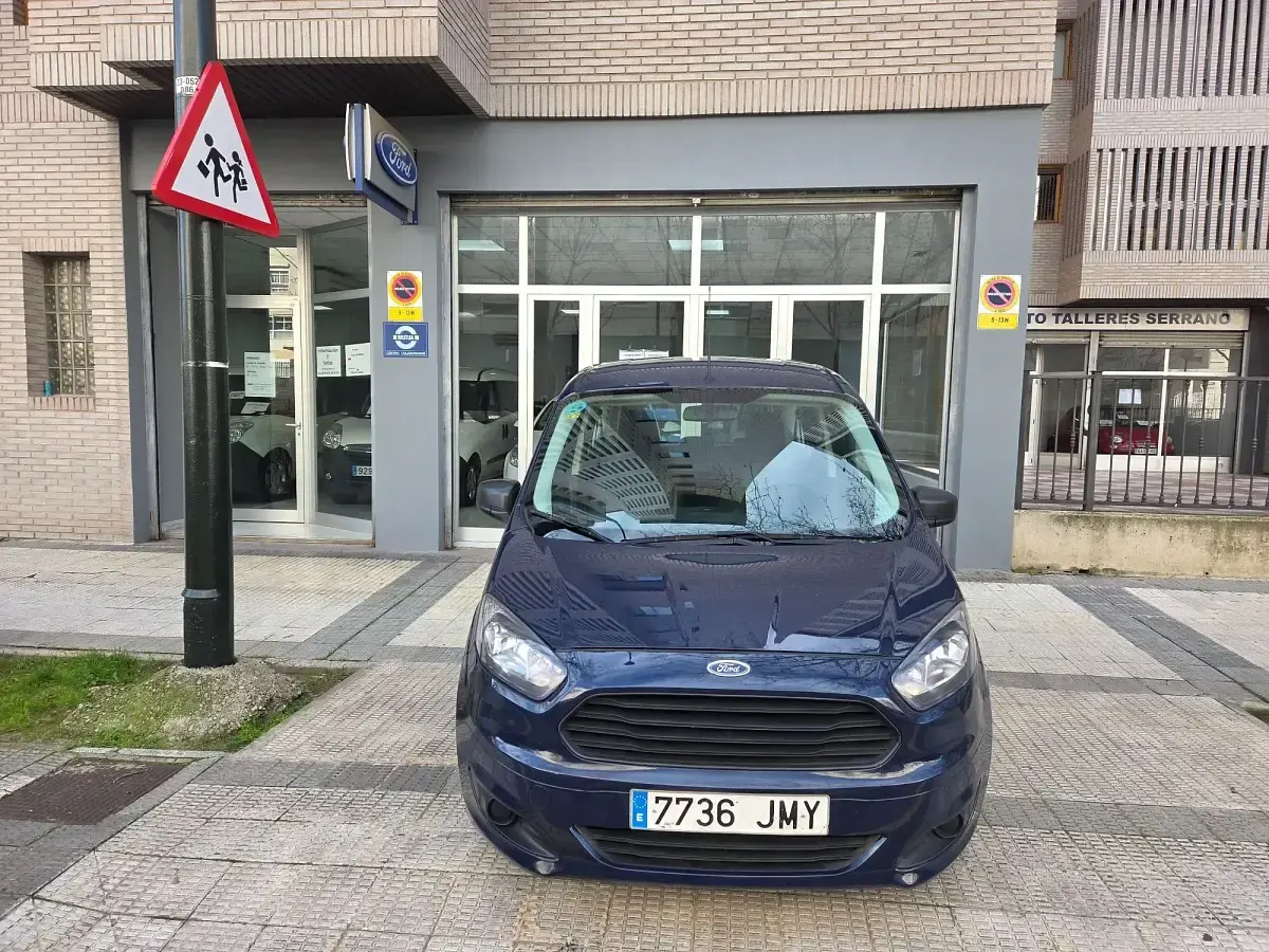 Usado Ford Tourneo Courier Ambiente 100 CV (73 kW) 2016 Azul Monovolumen