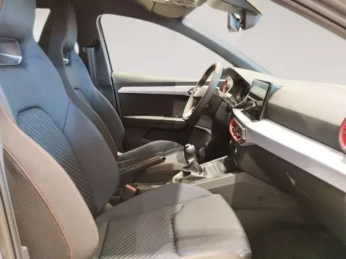 Usado Seat Ibiza FR 116 CV (85 kW) 2025 Blanco Utilitario