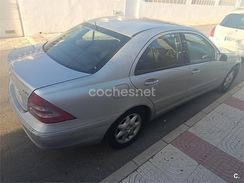 Usado Mercedes C220 Classic 125 CV (91 kW) 2000 Gris / plata Berlina