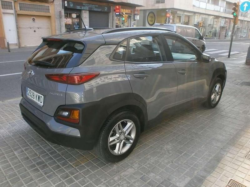 Usado Hyundai Kona 120 CV (88 kW) 2019 Gris / plata SUV