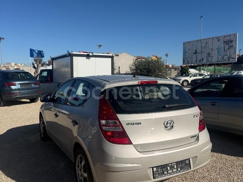 Usado Hyundai i30 Style 128 CV (94 kW) 2010 Beige Berlina