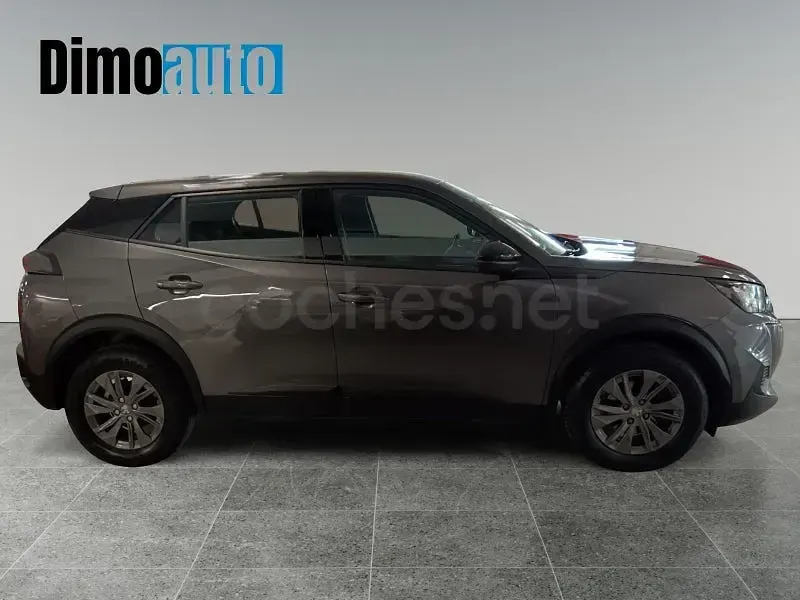 Usado Peugeot 2008 Active 110 CV (80 kW) 2022 Gris / plata SUV