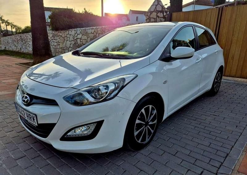 Usado Hyundai i30 110 CV (80 kW) 2013 Blanco Utilitario