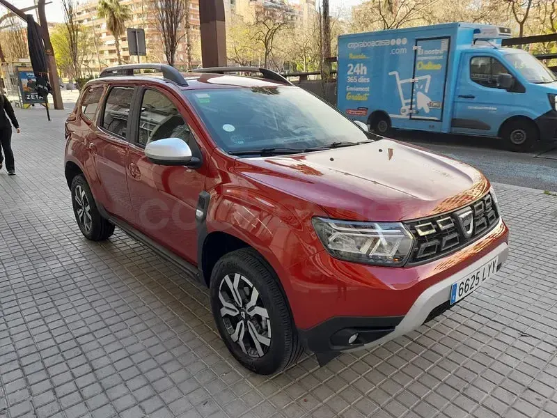 Usado Dacia Duster Comfort 100 CV (73 kW) 2022 Granate SUV