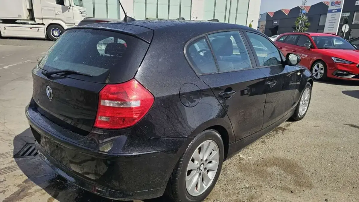 Usado BMW 116 116 CV (85 kW) 2011 Negro Utilitario