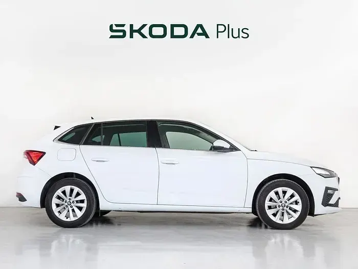 Usado Skoda Scala Selection 115 CV (84 kW) 2025 Blanco Utilitario