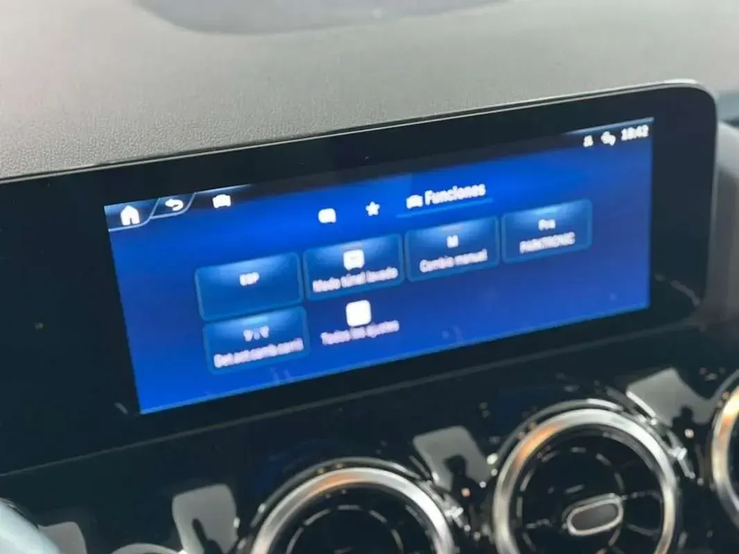 Usado Mercedes B220 139 CV (102 kW) 2023 Azul Utilitario
