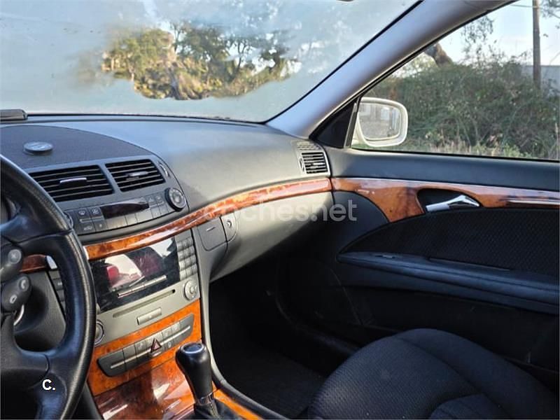 Usado Mercedes E220 Elegance 150 CV (110 kW) 2007 Gris / plata Berlina