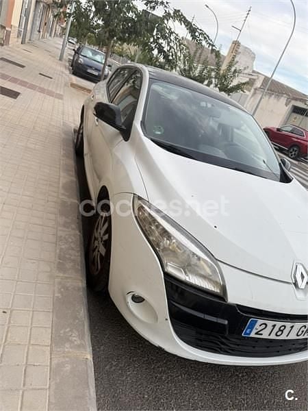 Blanco Usado 2010 Renault Mégane III Dynamique Berlina | 3800 € (Precio justo) - Imagen 1/4