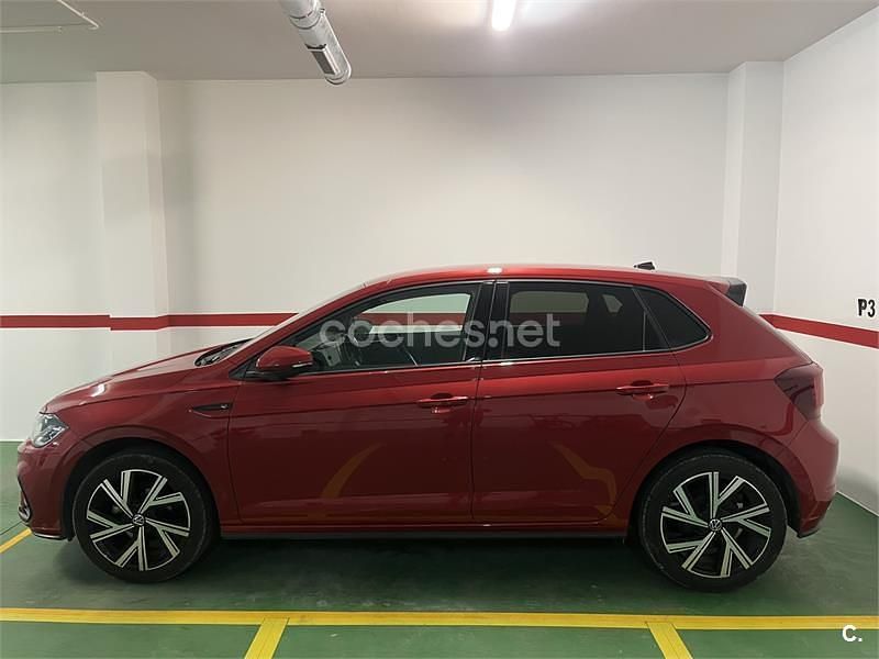 Granate Usado 2022 VW Polo R-line Berlina | 18.000 € (Precio justo) - Imagen 1/4