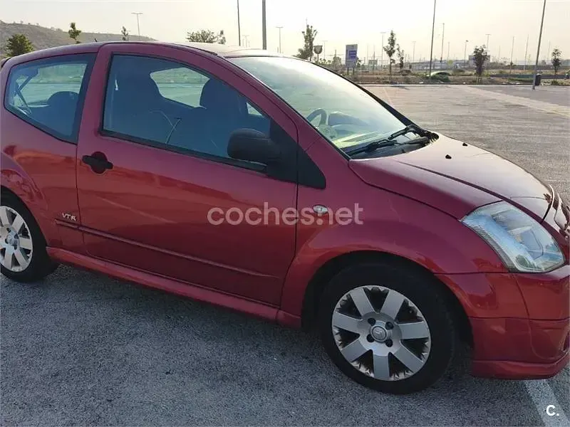 Usado Citroën C2 VTR Sport 70 CV (51 kW) 2006 Rojo Utilitario