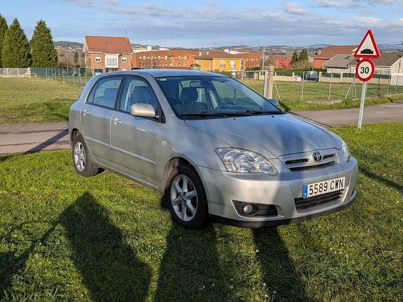 Usado Toyota Corolla Sol 116 CV (85 kW) 2004 Gris / plata Berlina