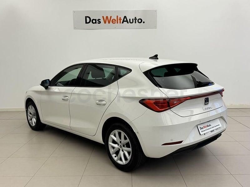 Usado Seat Leon Style 110 CV (80 kW) 2024 Blanco Berlina