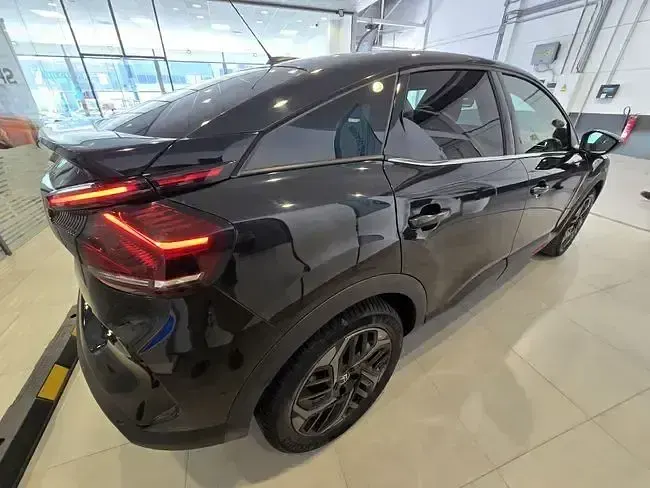Używany Citroën C4 Shine 130 KM (95 kW) 2021 Czarny