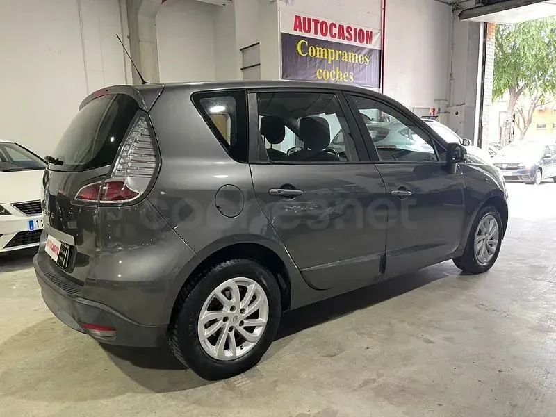 Usado Renault Scénic XMOD 115 CV (84 kW) 2014 Gris / plata Monovolumen