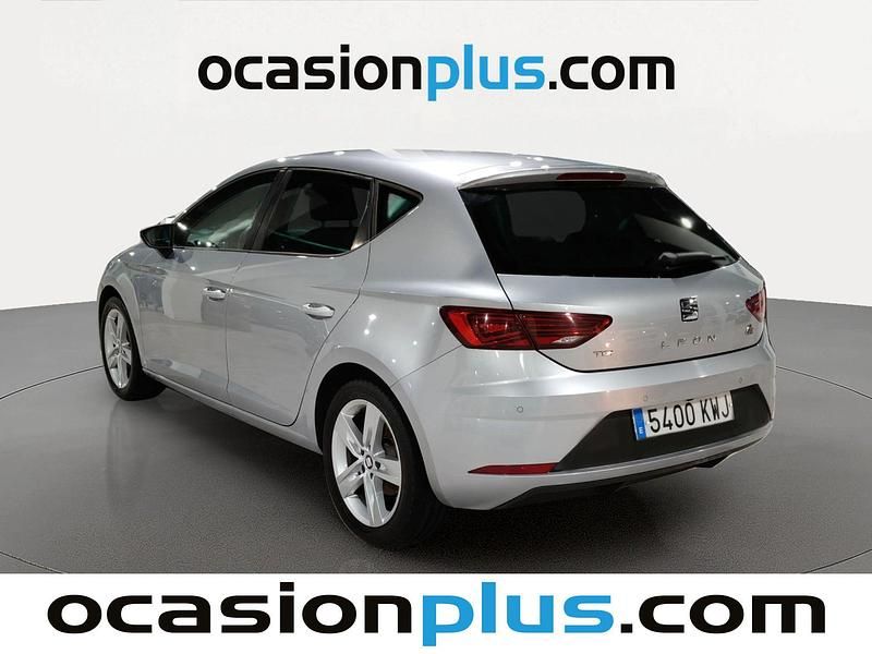 Usado Seat Leon FR 130 CV (95 kW) 2019 Gris plata Utilitario
