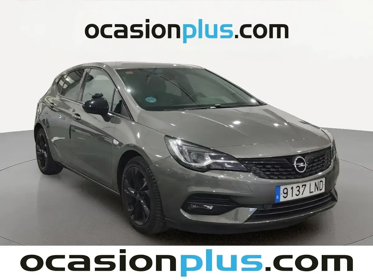 Usado Opel Astra Ultimate 145 CV (106 kW) 2021 Gris / plata Berlina