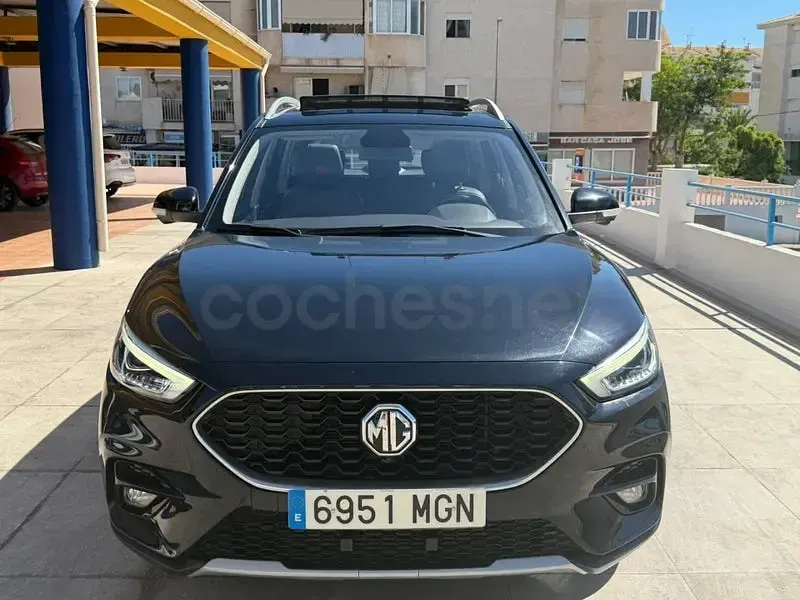 Usado MG ZS Luxury 111 CV (81 kW) 2023 Negro SUV