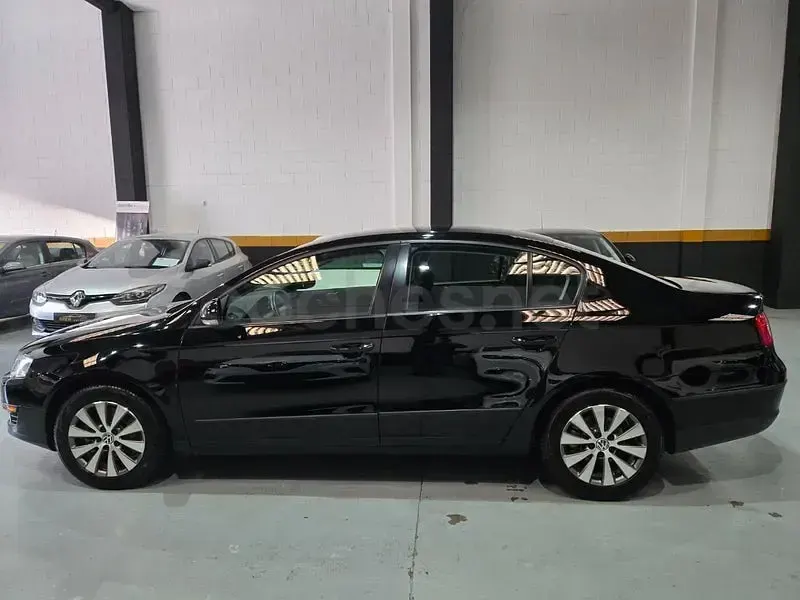 Usado VW Passat Edition 110 CV (80 kW) 2010 Negro Berlina