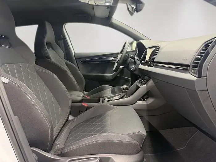 Usado Skoda Karoq SportLine 150 CV (110 kW) 2026 Blanco SUV