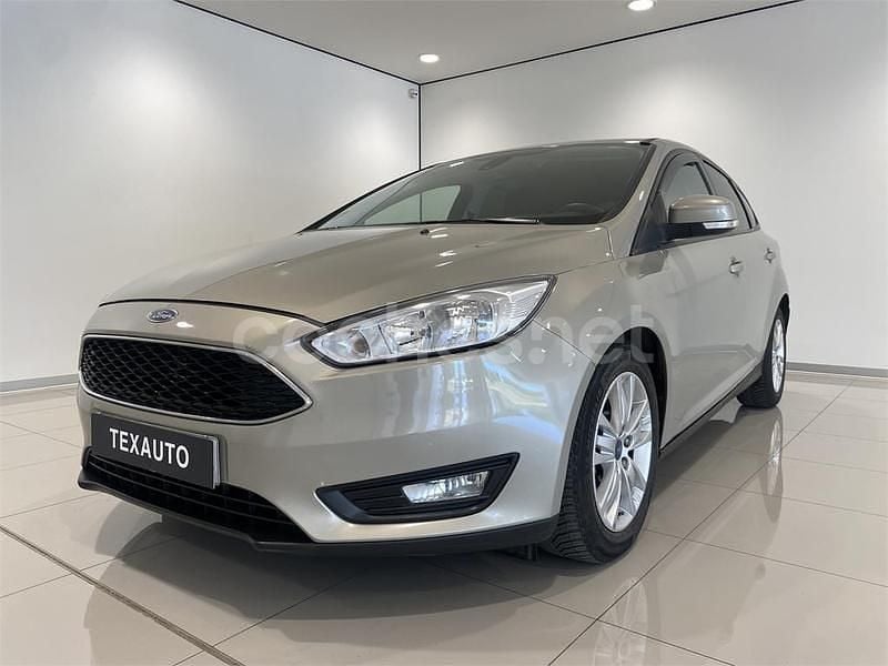Gris / plata Usado 2016 Ford Focus Trend Berlina | 11.900 € (Precio justo) - Imagen 1/4