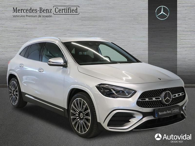 Usado Mercedes GLA220 AMG line 190 CV (139 kW) 2023 Plata SUV