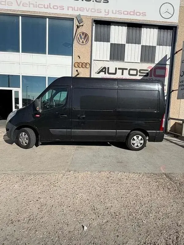 Usado Renault Master 130 CV (95 kW) 2018 Negro Van