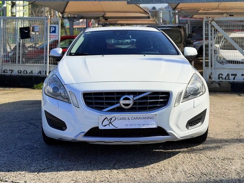 Usado Volvo V60 Kinetic 163 CV (119 kW) 2011 Blanco Familiar