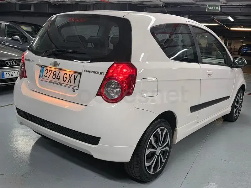 Usado Chevrolet Aveo LS 84 CV (61 kW) 2010 Blanco Berlina