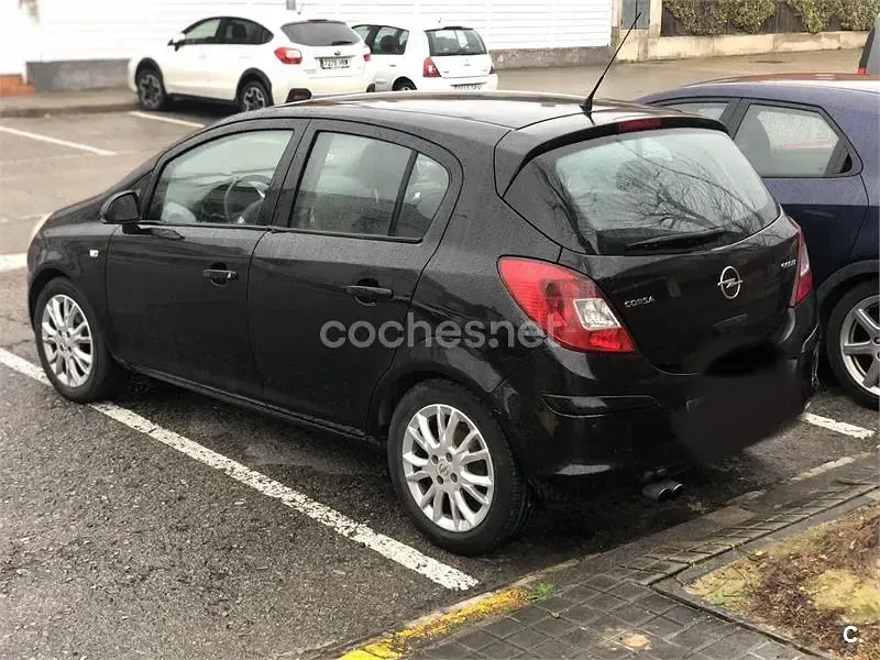 Usado Opel Corsa Cosmo 75 CV (55 kW) 2009 Negro Utilitario