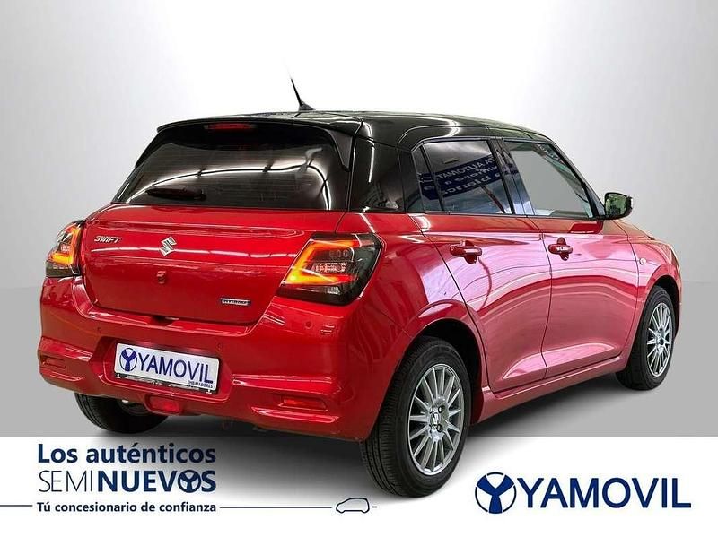 Usado Suzuki Swift 83 CV (61 kW) 2024 Rojo Utilitario