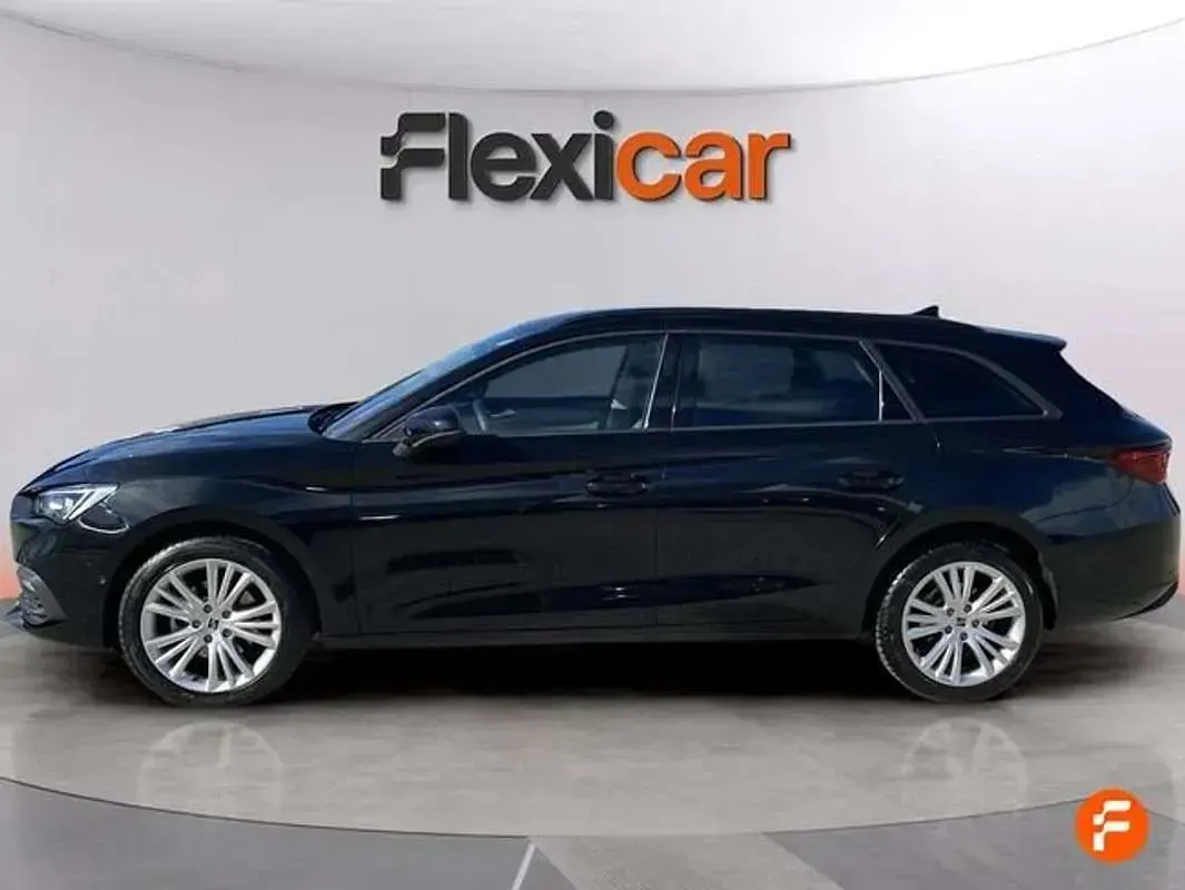 Usado Seat Leon Style 150 CV (110 kW) 2024 Negro Berlina