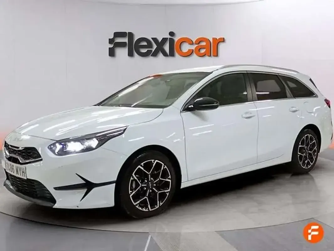 Usado Kia Ceed Style 101 CV (74 kW) 2025 Blanco Utilitario