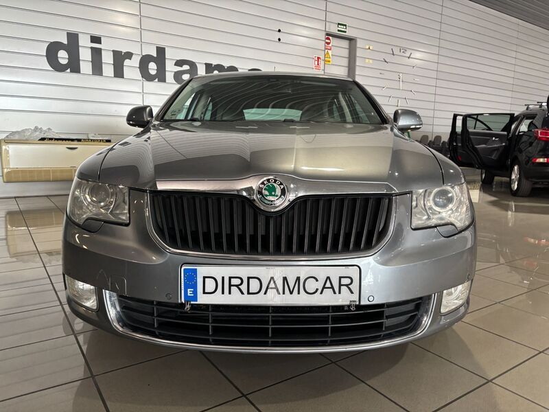 Usado Skoda Superb Ambition 170 CV (125 kW) 2009 Gris / plata Berlina