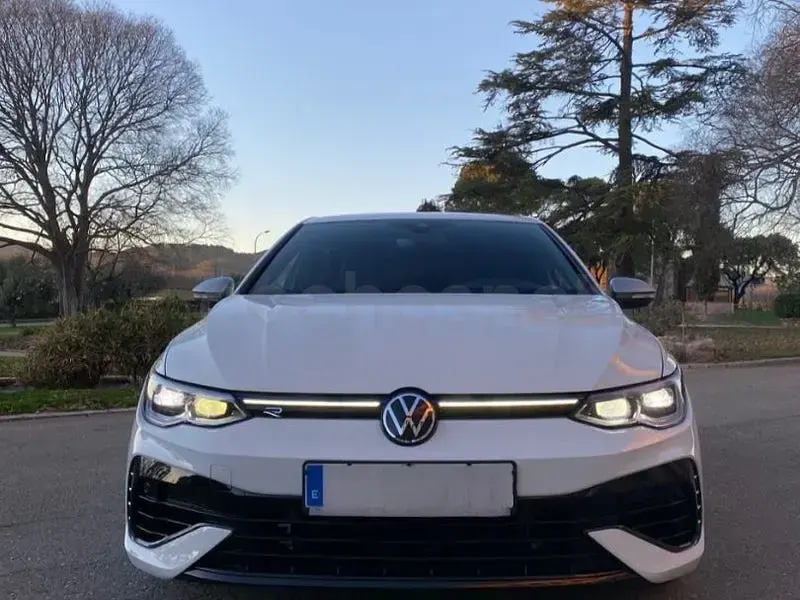 Usado VW Golf VIII R 320 CV (235 kW) 2022 Blanco Berlina