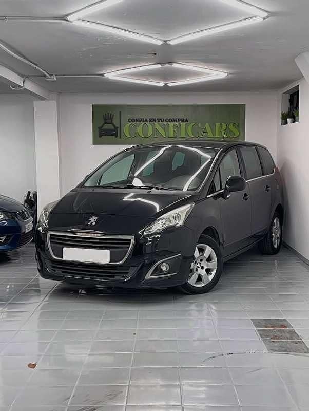 Usado Peugeot 5008 Allure 114 CV (83 kW) 2014 Negro Monovolumen