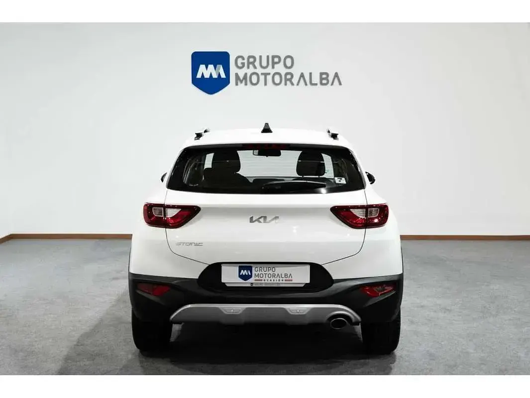 Usado Kia Stonic 84 CV (61 kW) 2023 Blanco SUV