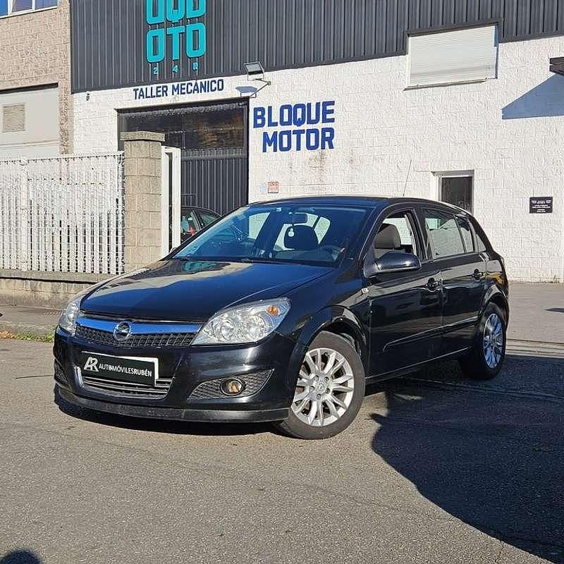 Usado Opel Astra Cosmo 109 CV (80 kW) 2009 Negro Utilitario