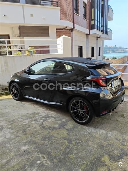 Usado Toyota Yaris 261 CV (191 kW) 2021 Negro Utilitario