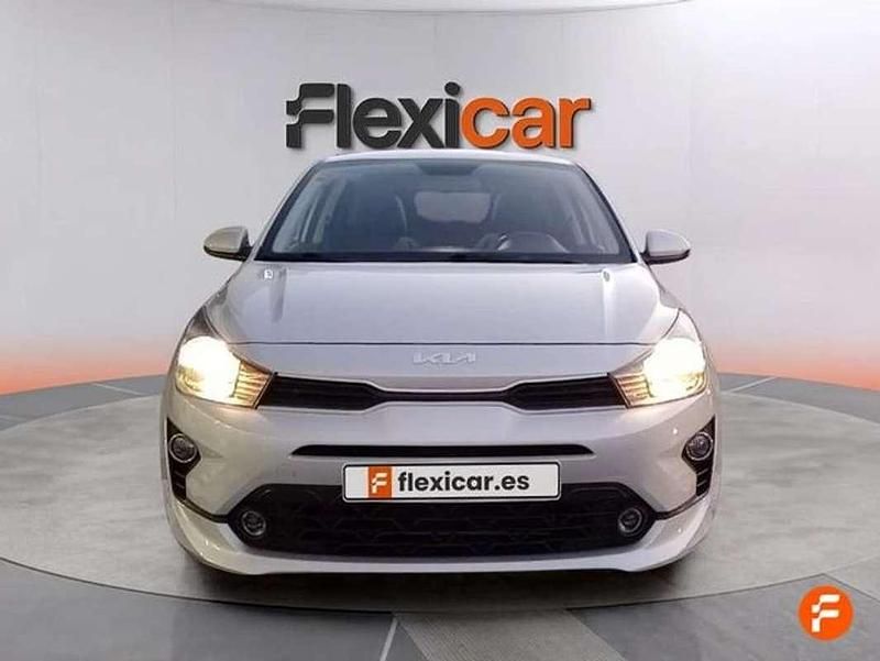 Usado Kia Rio 84 CV (61 kW) 2021 Gris Utilitario
