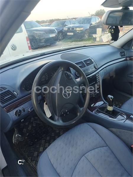 Usado Mercedes E270 Classic 177 CV (130 kW) 2005 Blanco Berlina