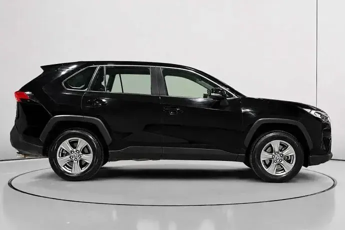 Używany Toyota RAV4 Hybrid Business Edition 222 KM (163 kW) 2023 SUV