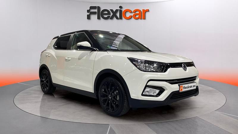 Usado Ssangyong (KGM) Tivoli Limited 163 CV (119 kW) 2019 Blanco SUV