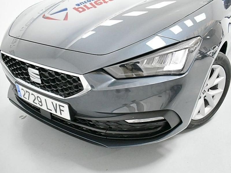 Usado Seat Leon Style 116 CV (85 kW) 2022 Gris / plata Berlina