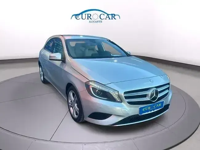 Käytetty Mercedes A180 Urban 109 HP (80 kW) 2013 Harmaa Viistoperä